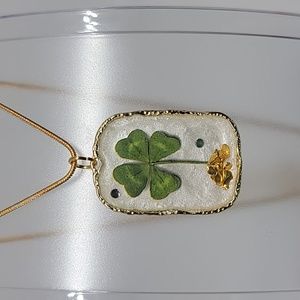 Cute 4-Leaf-Clover Gold Resin Necklace